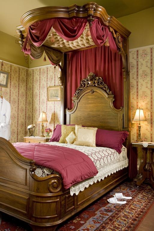 Garth Woodside Mansion Bed And Breakfast Hannibal Room photo